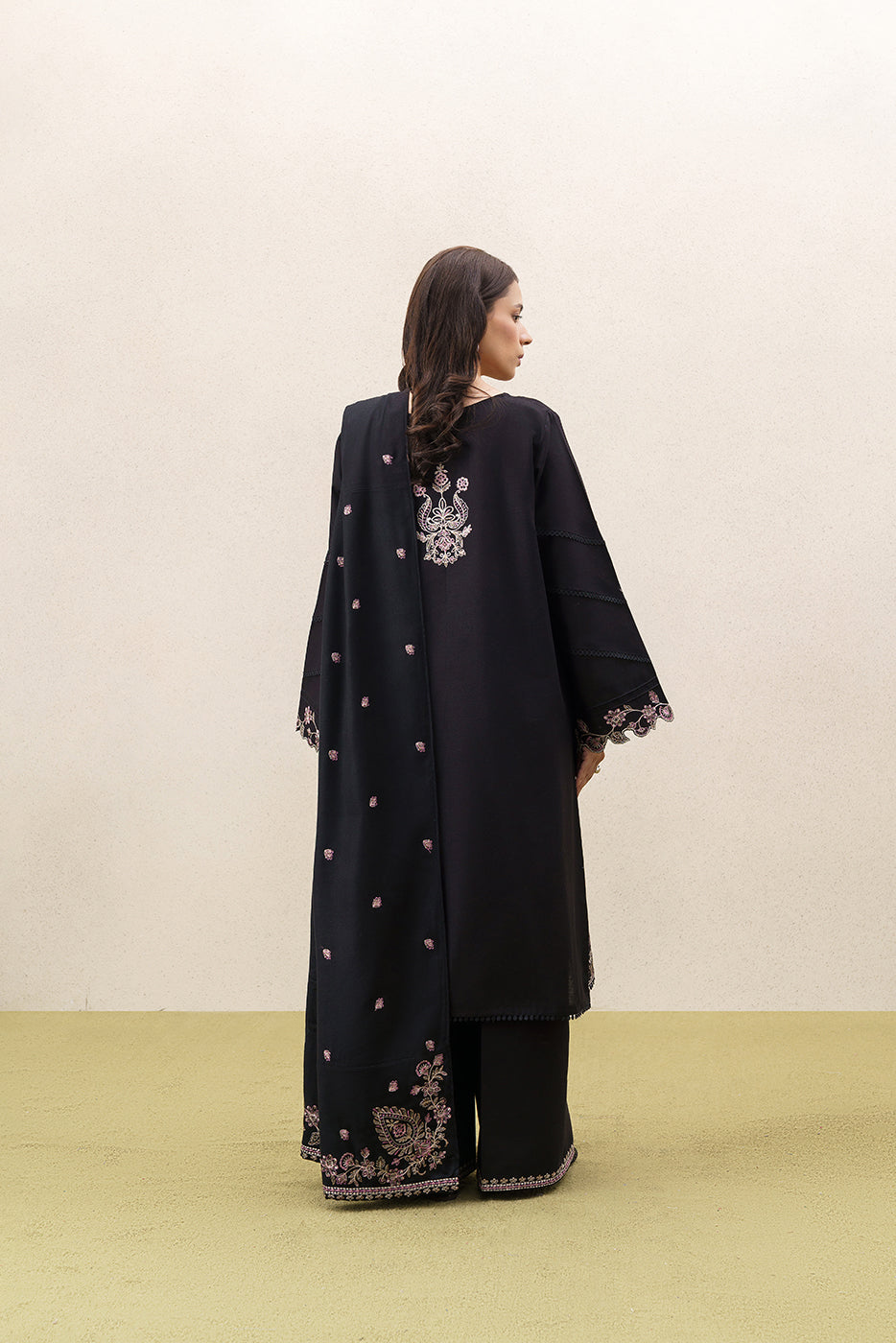 3 PIECE EMBROIDERED KHADDAR SUIT WITH SHAWL-RAVEN BLACK (UNSTITCHED)