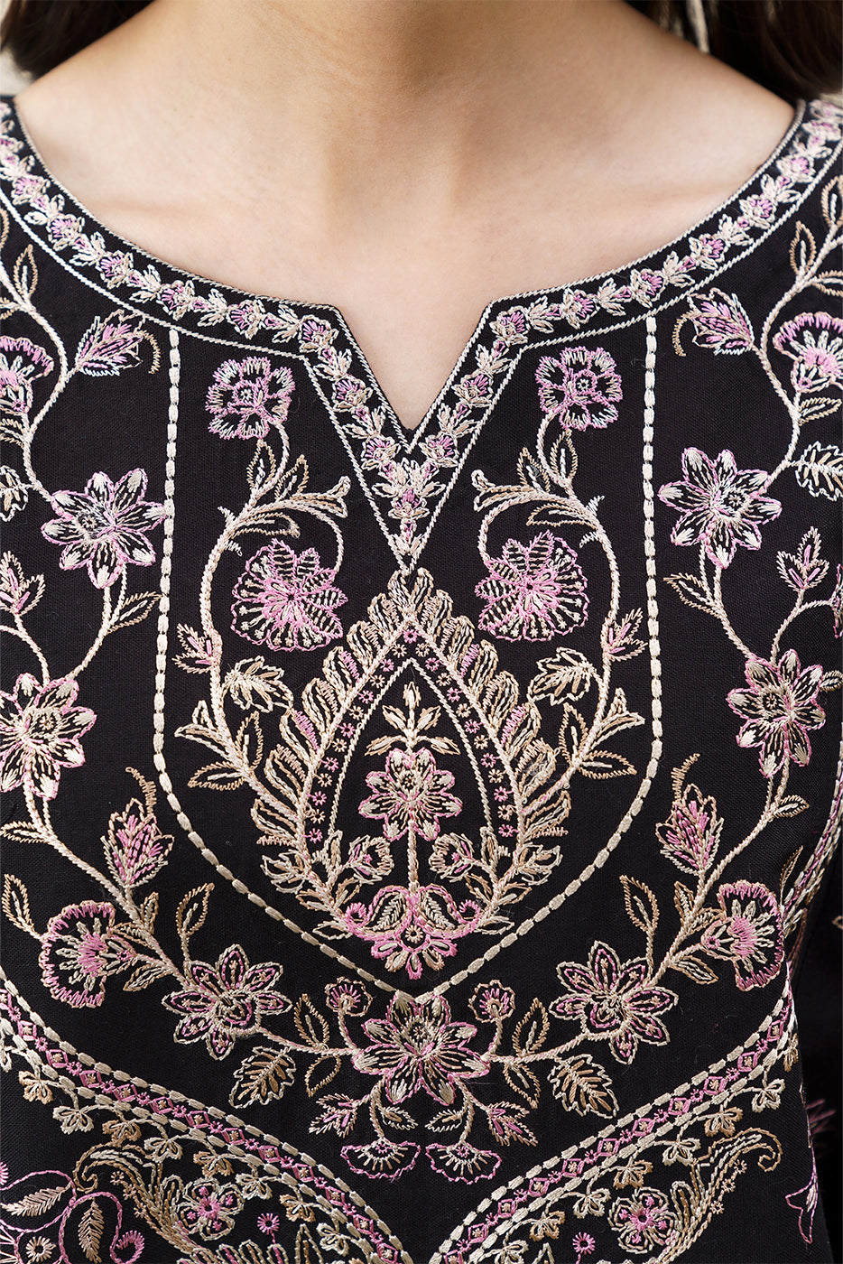 3 PIECE EMBROIDERED KHADDAR SUIT WITH SHAWL-RAVEN BLACK (UNSTITCHED)