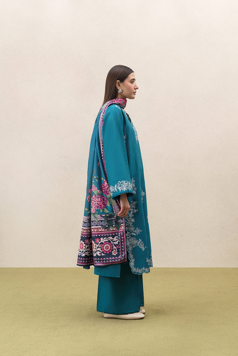 3 PIECE EMBROIDERED KHADDAR SUIT-FLORAL FILIGREE (UNSTITCHED)