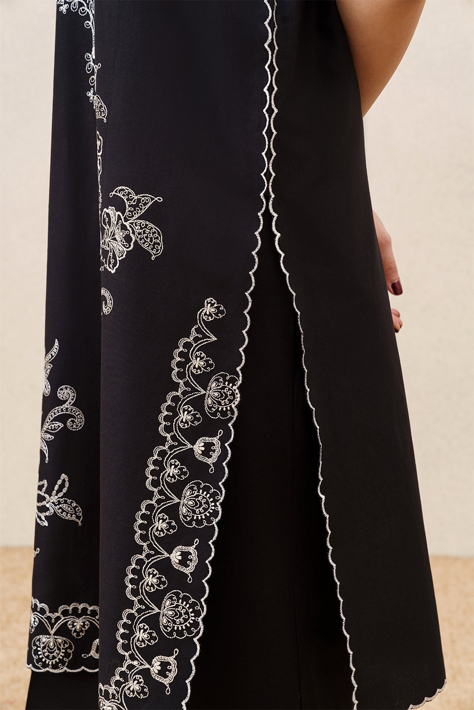 2 PIECE EMBROIDERED KHADDAR SUIT-NUEVO ONYX ( UNSTITCHED )