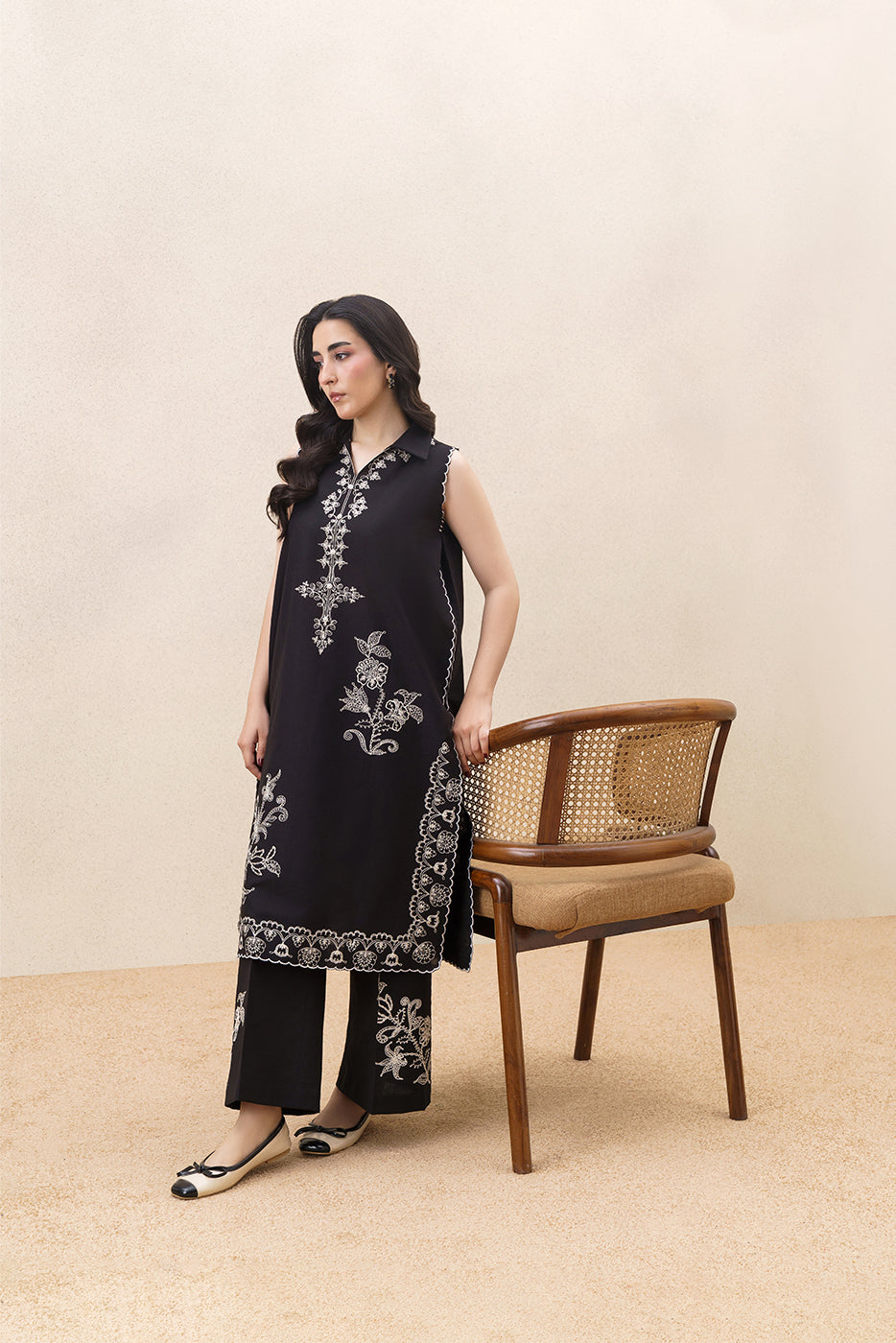2 PIECE EMBROIDERED KHADDAR SUIT-NUEVO ONYX ( UNSTITCHED )