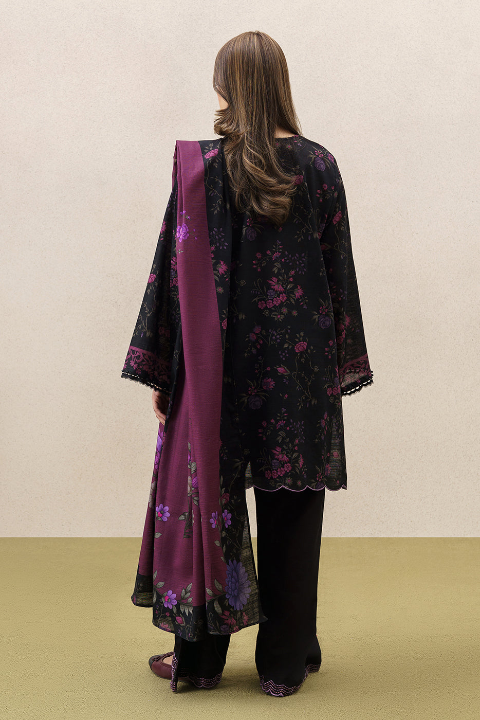 3 PIECE EMBROIDERED SLUB KHADDAR SUIT-MAJESTIC HEM (UNSTITCHED)