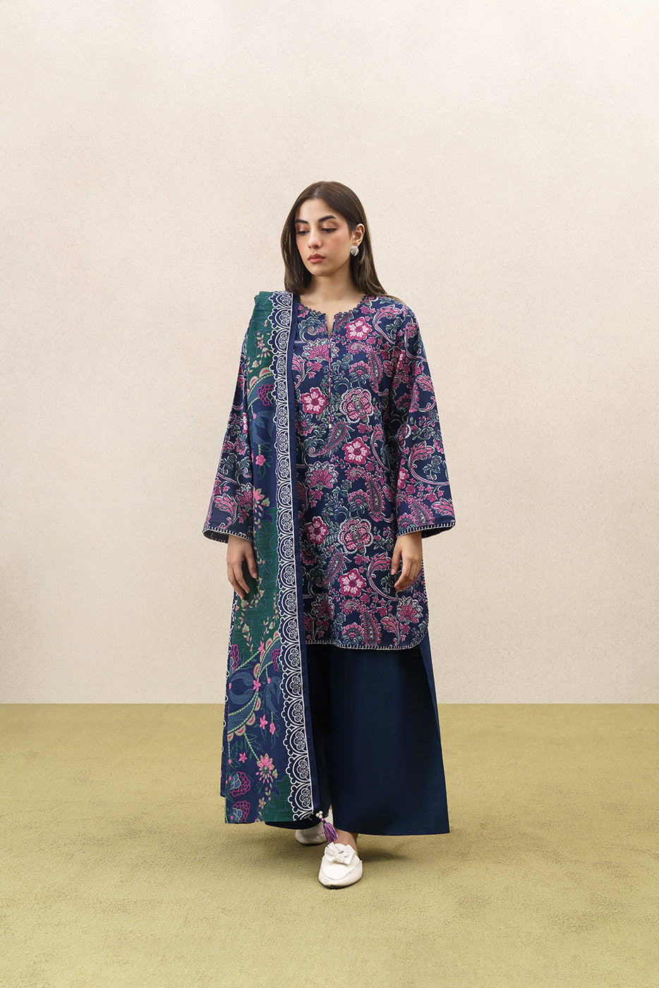 3 PIECE PRINTED KHADDAR SUIT-FLORAL REVERIE (UNSTITCHED)