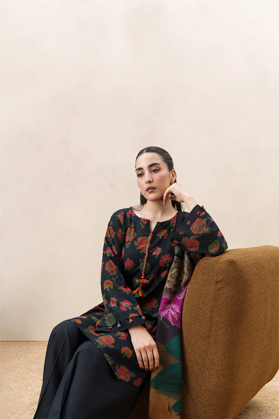 3 PIECE PRINTED SLUB KHADDAR SUIT-BLACK GARDEN ( UNSTITCHED )