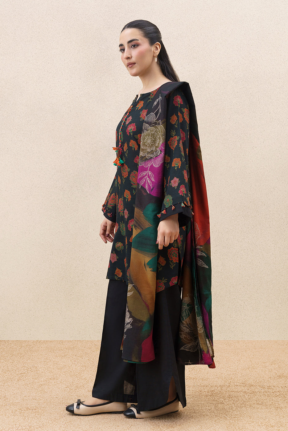3 PIECE PRINTED SLUB KHADDAR SUIT-BLACK GARDEN ( UNSTITCHED )