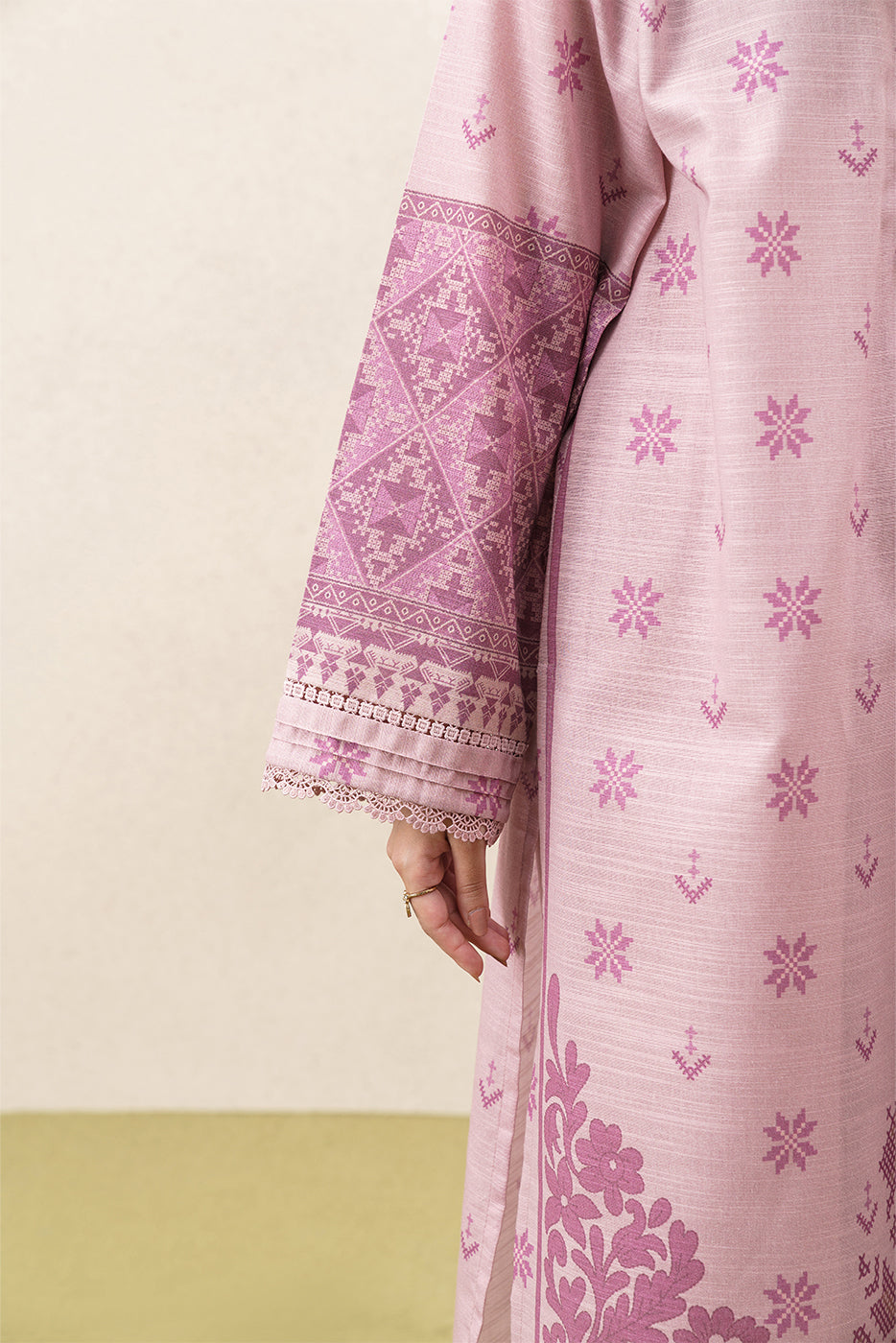 3 PIECE PRINTED KHADDAR SUIT-PASTEL MUSK (UNSTITCHED)