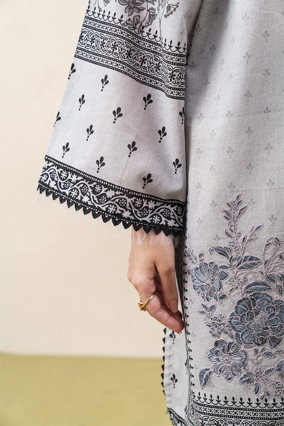 3 PIECE EMBROIDERED KHADDAR SUIT-GREY WILLOW (UNSTITCHED)