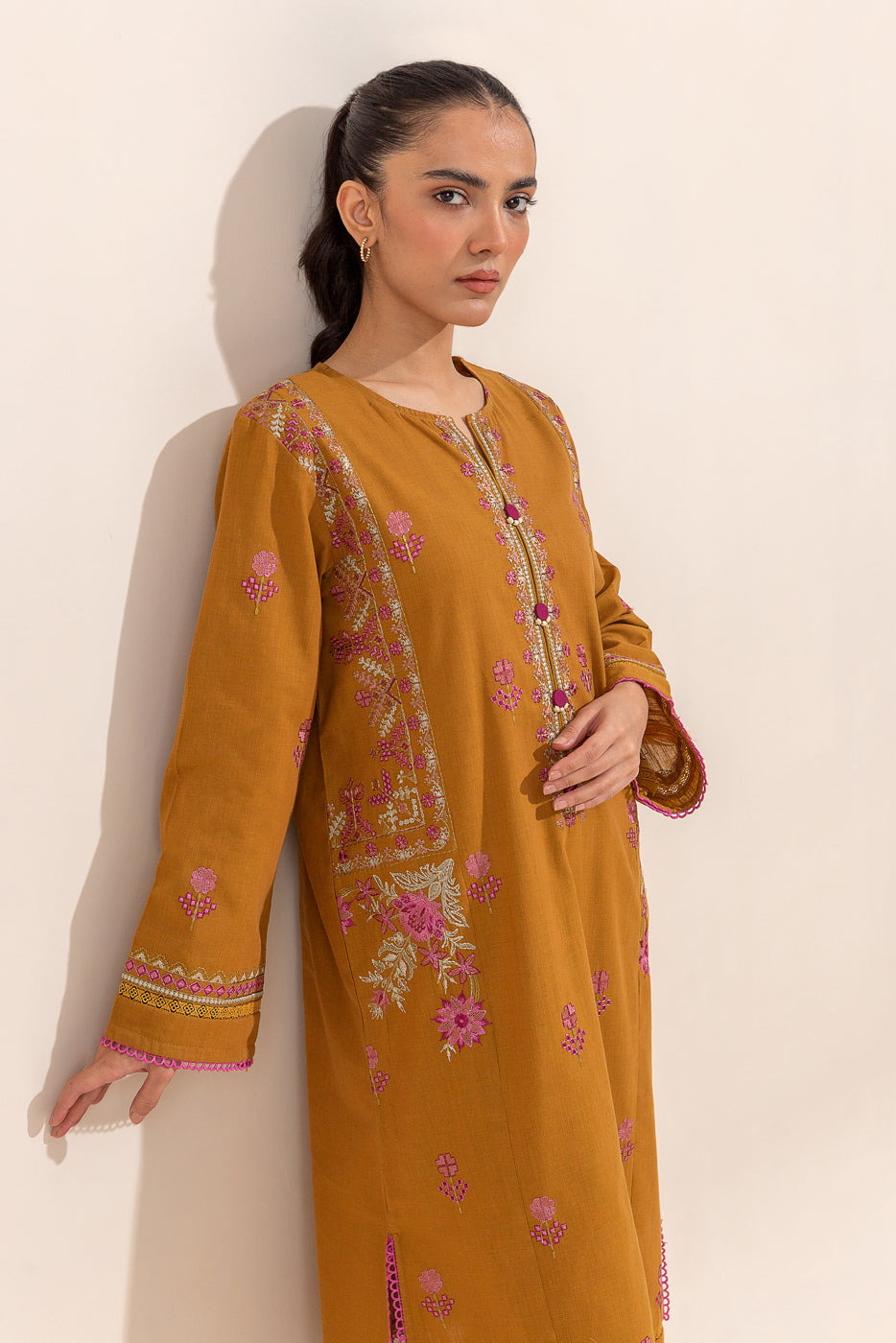 Glazing Aura Embroidered Khaddar Suit - Stunning 2-Piece Ensemble"