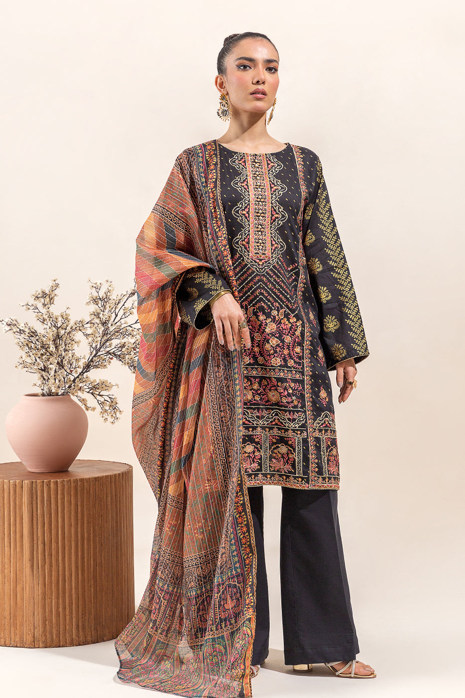 3 PIECE EMBROIDERED LAWN SUIT-BLACK BREEZE (UNSTITCHED)