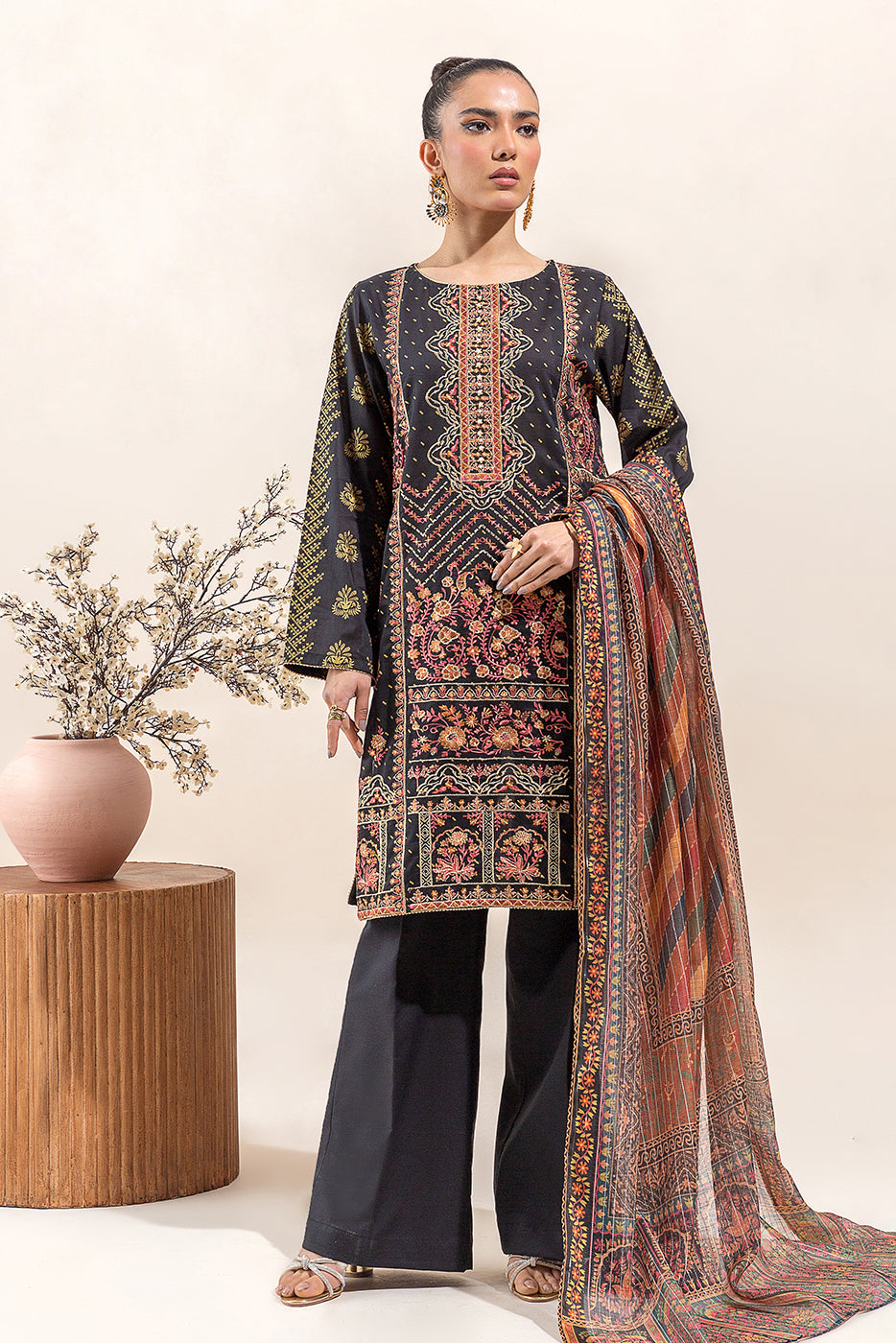 3 PIECE EMBROIDERED LAWN SUIT-BLACK BREEZE (UNSTITCHED)