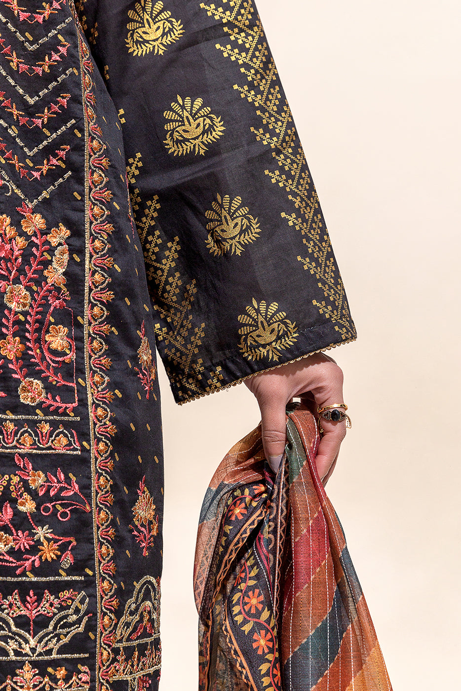 3 PIECE EMBROIDERED LAWN SUIT-BLACK BREEZE (UNSTITCHED)