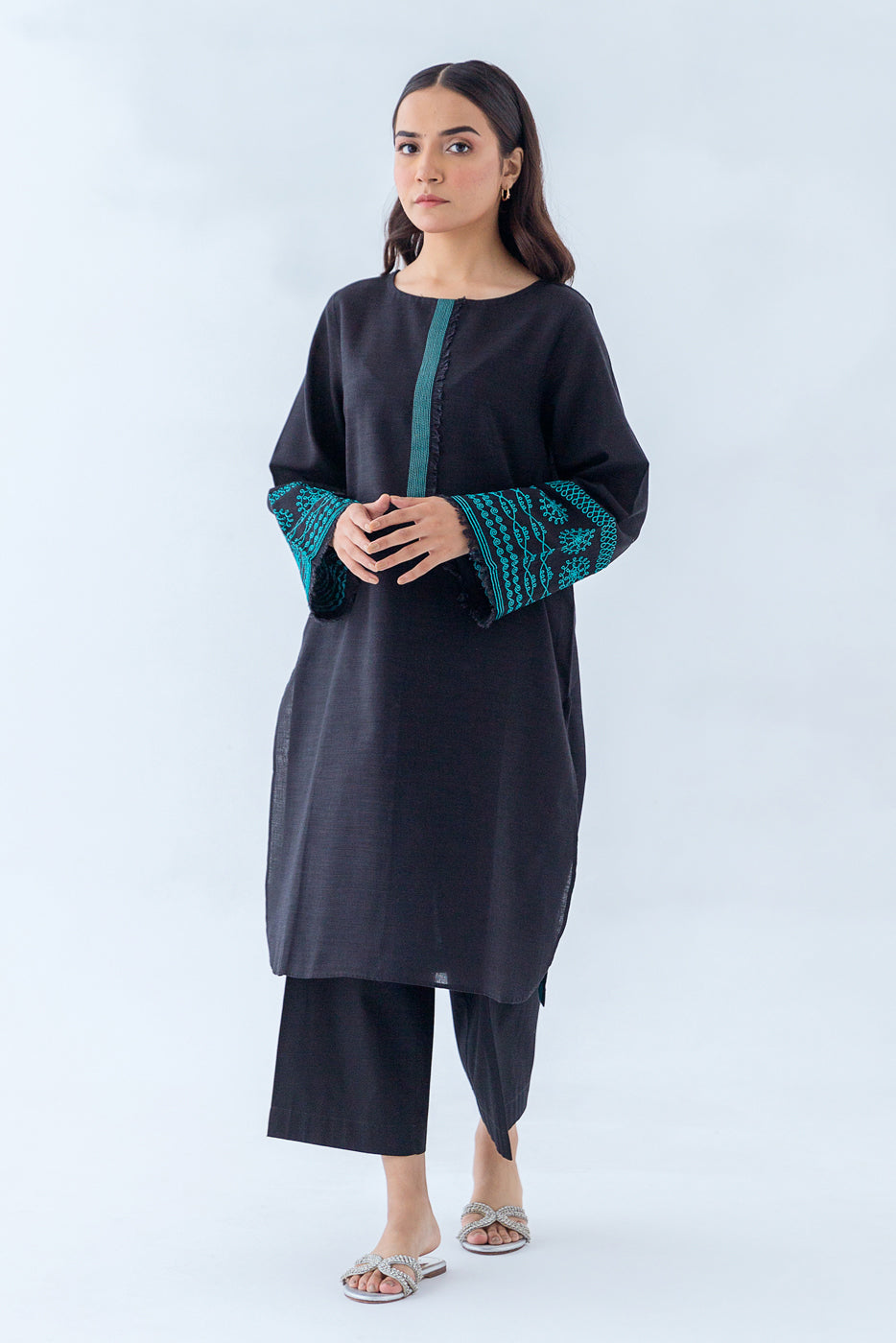 EMBROIDERED KHADDAR SHIRT (PRET)