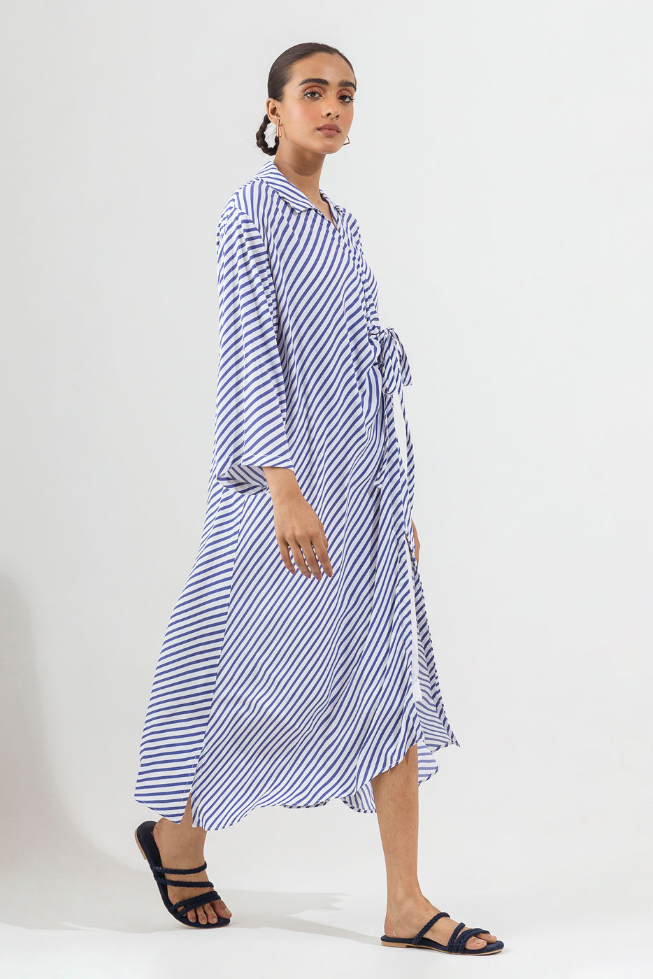 WHITE AND BLUE STRIPED KNOTTING DRESS