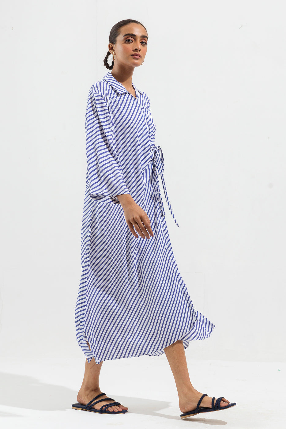 WHITE AND BLUE STRIPED KNOTTING DRESS