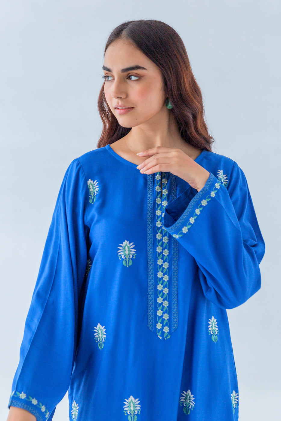 2 PIECE EMBROIDERED VISCOSE SUIT (PRET)