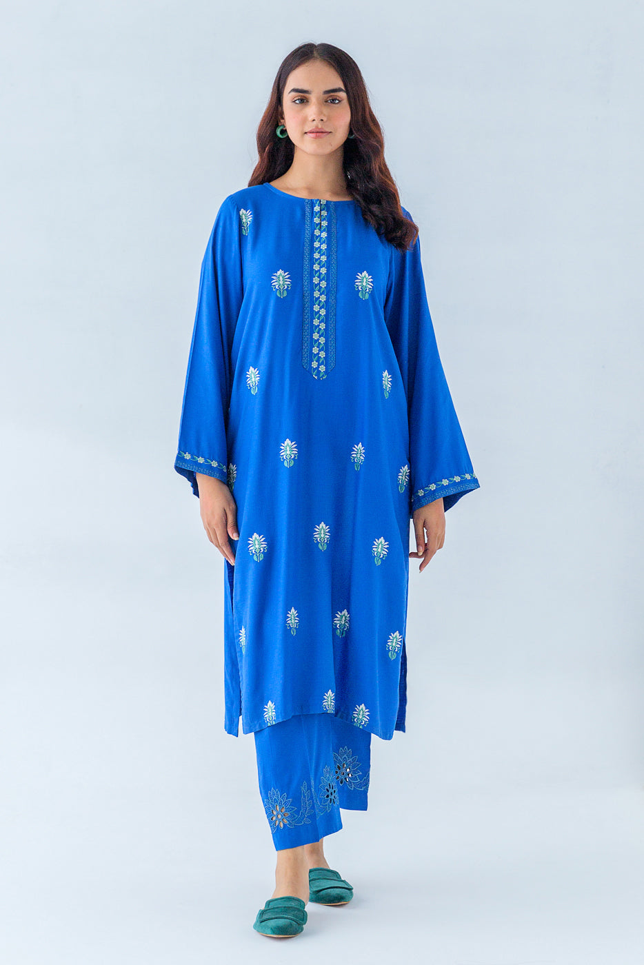 2 PIECE EMBROIDERED VISCOSE SUIT (PRET)