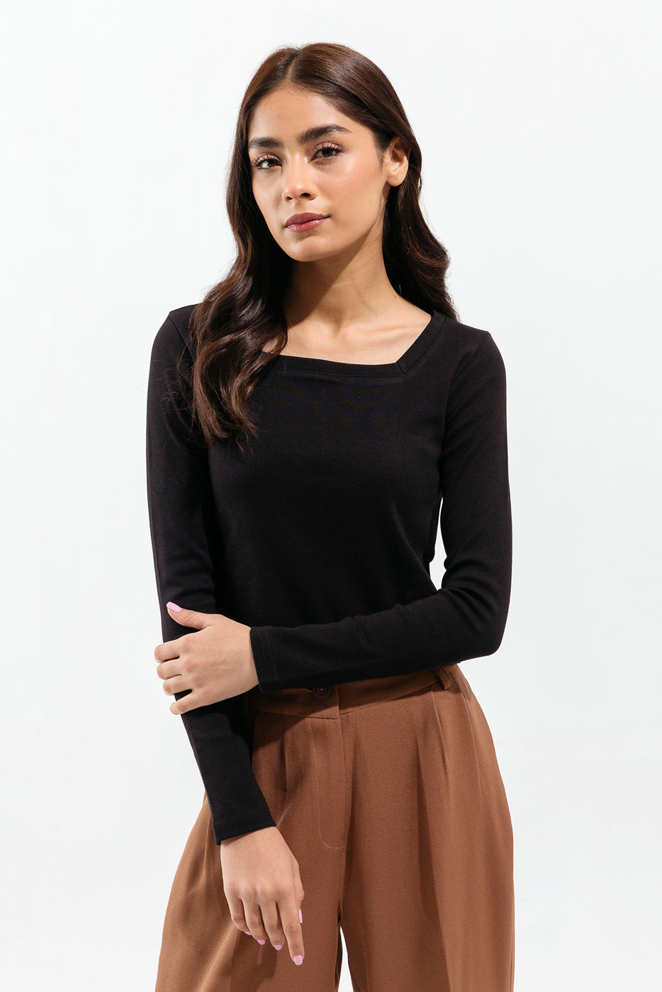 BLACK SQUARE NECK CROPPED TOP