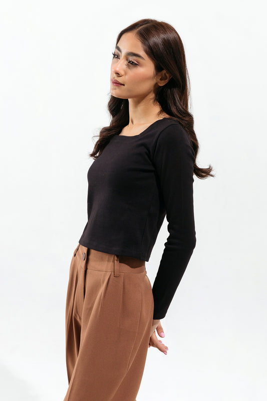 BLACK SQUARE NECK CROPPED TOP