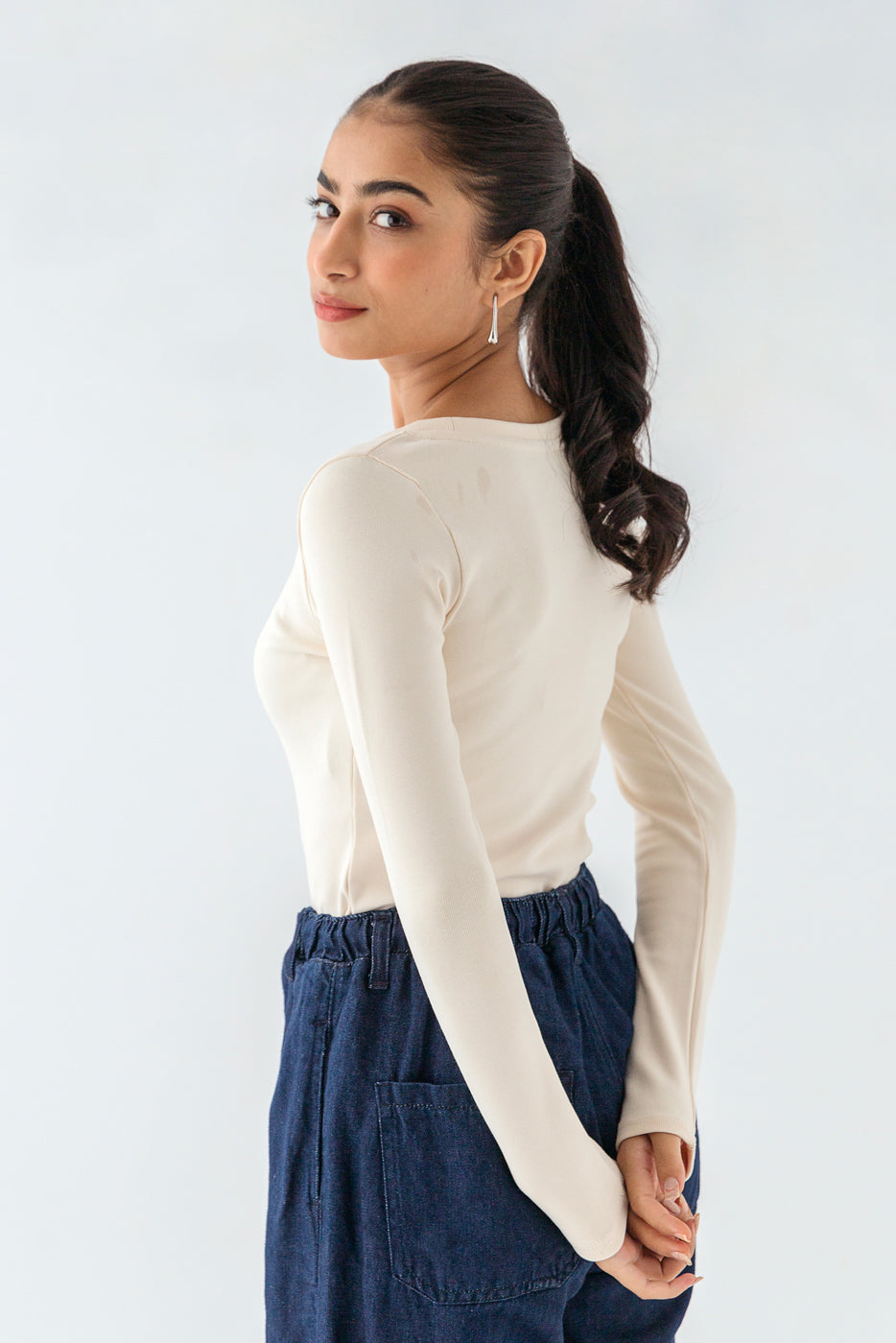 OFF WHITE STRAIGHT NECK TOP