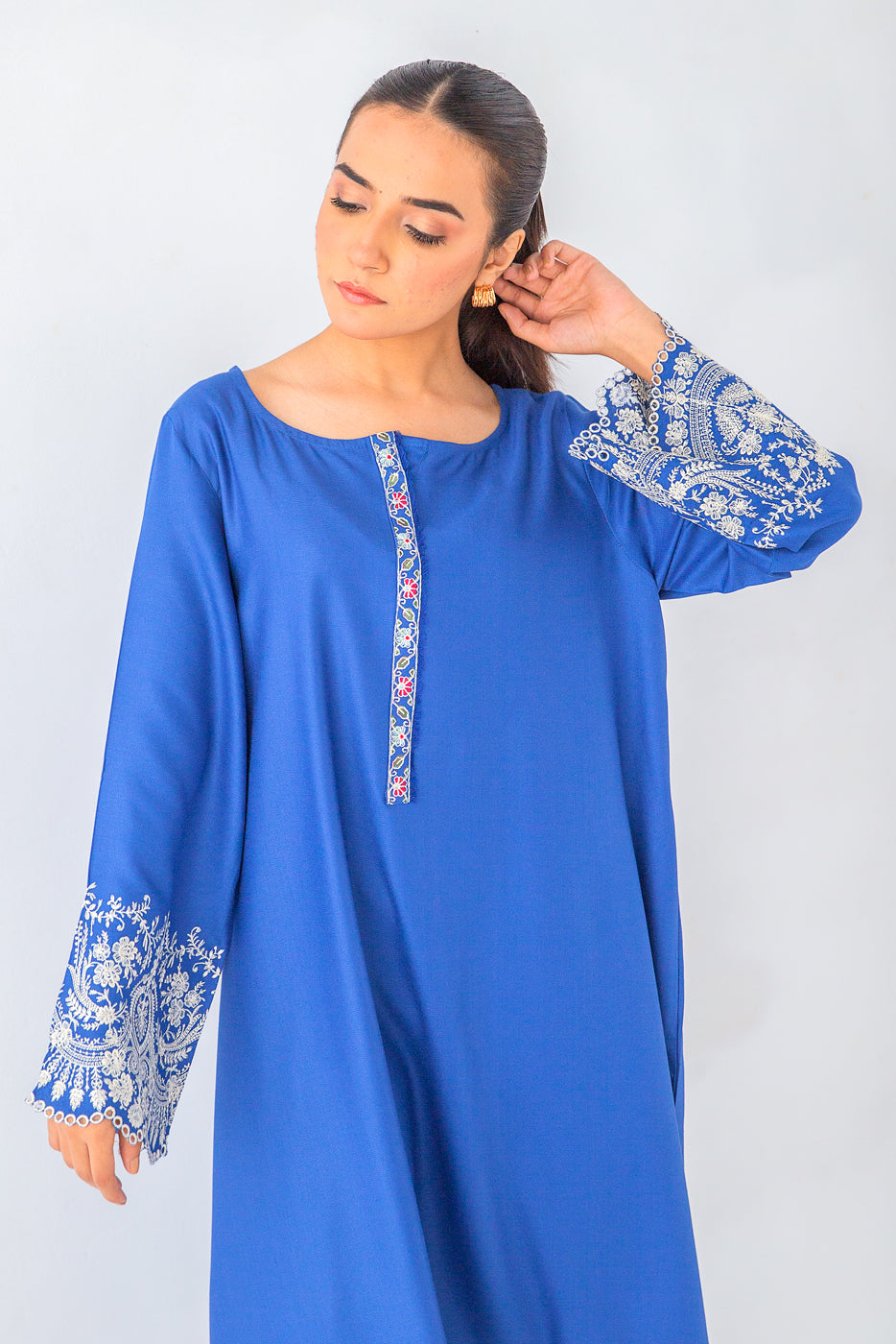 2 PIECE EMBROIDERED VISCOSE SUIT (PRET)