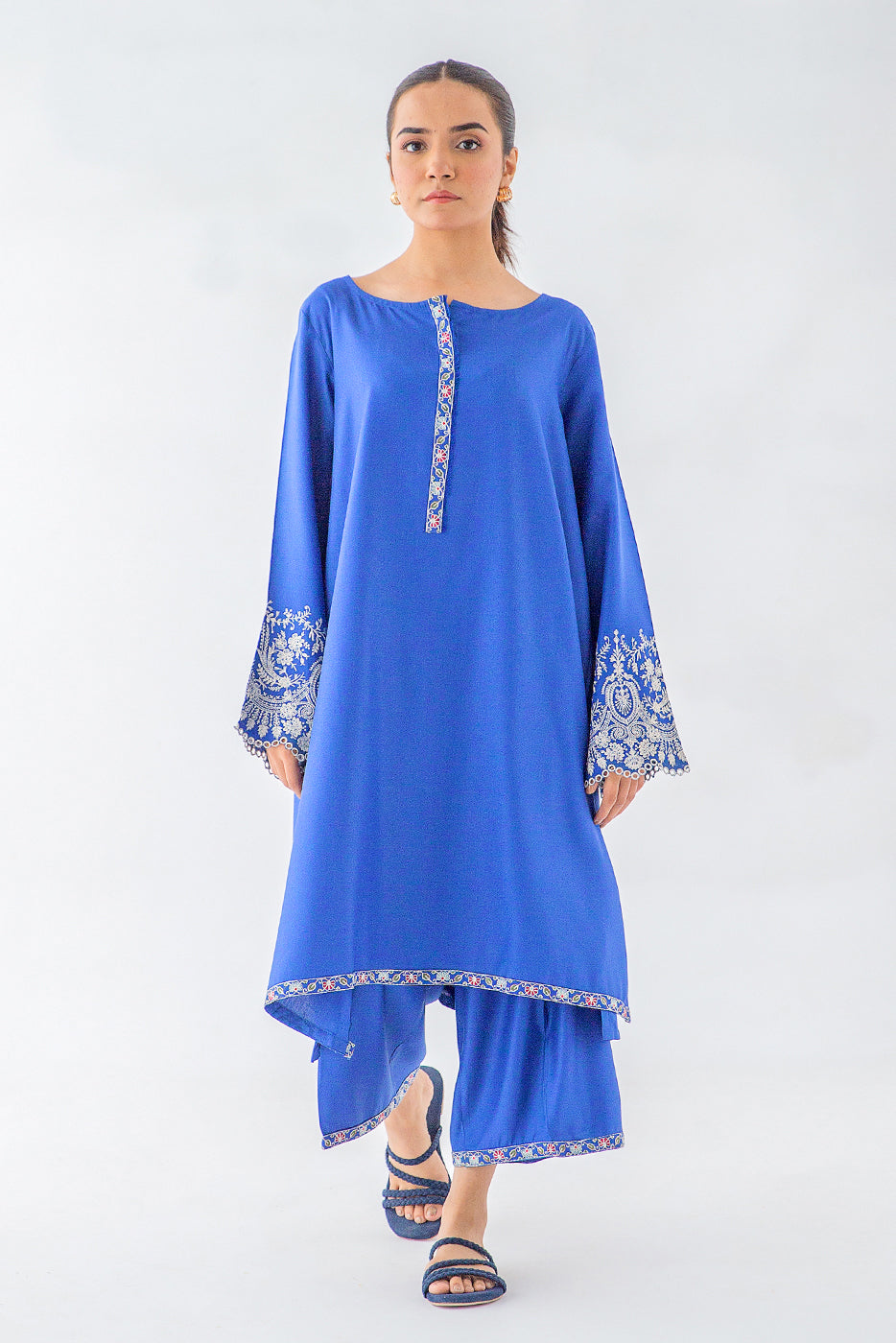 2 PIECE EMBROIDERED VISCOSE SUIT (PRET)