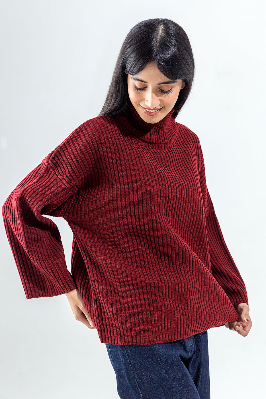 RIBBED TURTLE NECK SWEATER