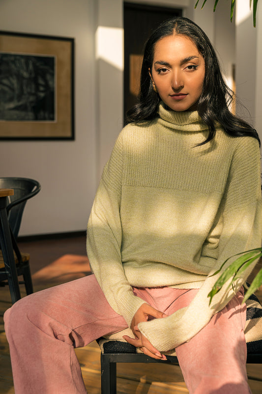 MINT GREEN TURTLENECK PULLOVER