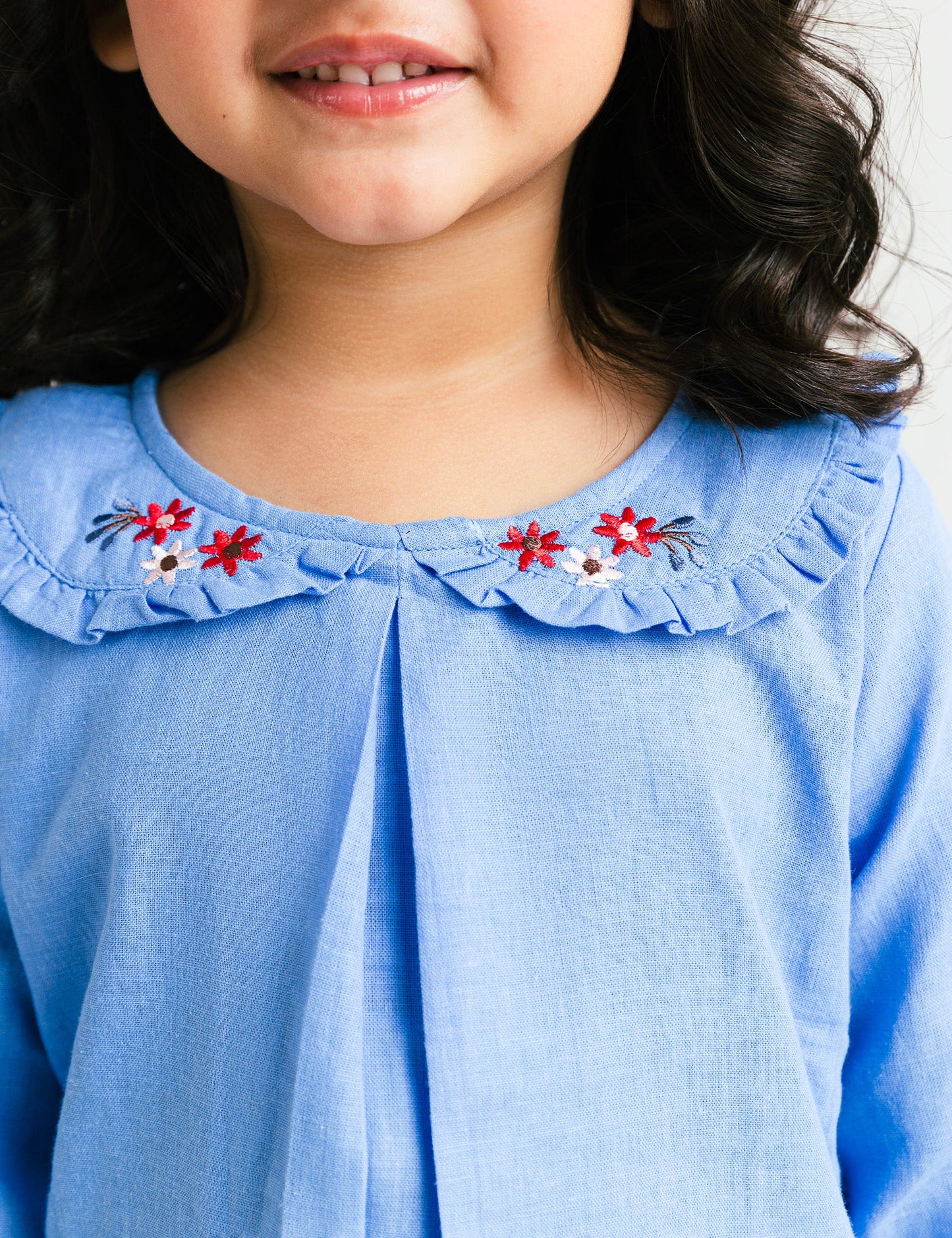 EMBROIDERED COLLAR TOP