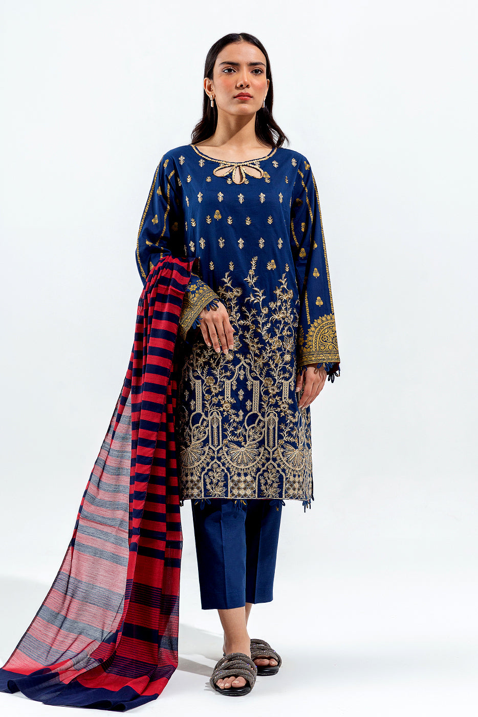 3 PIECE EMBROIDERED LAWN SUIT (LUXURY PRET)
