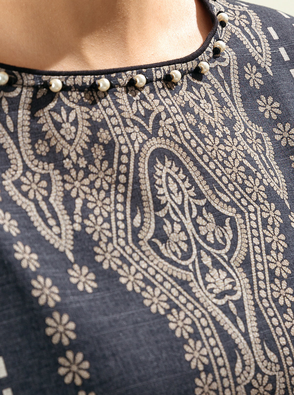 3 PIECE - PRINTED KHADDAR SUIT - KEYSTONE GRAY MORBAGH WN_22   