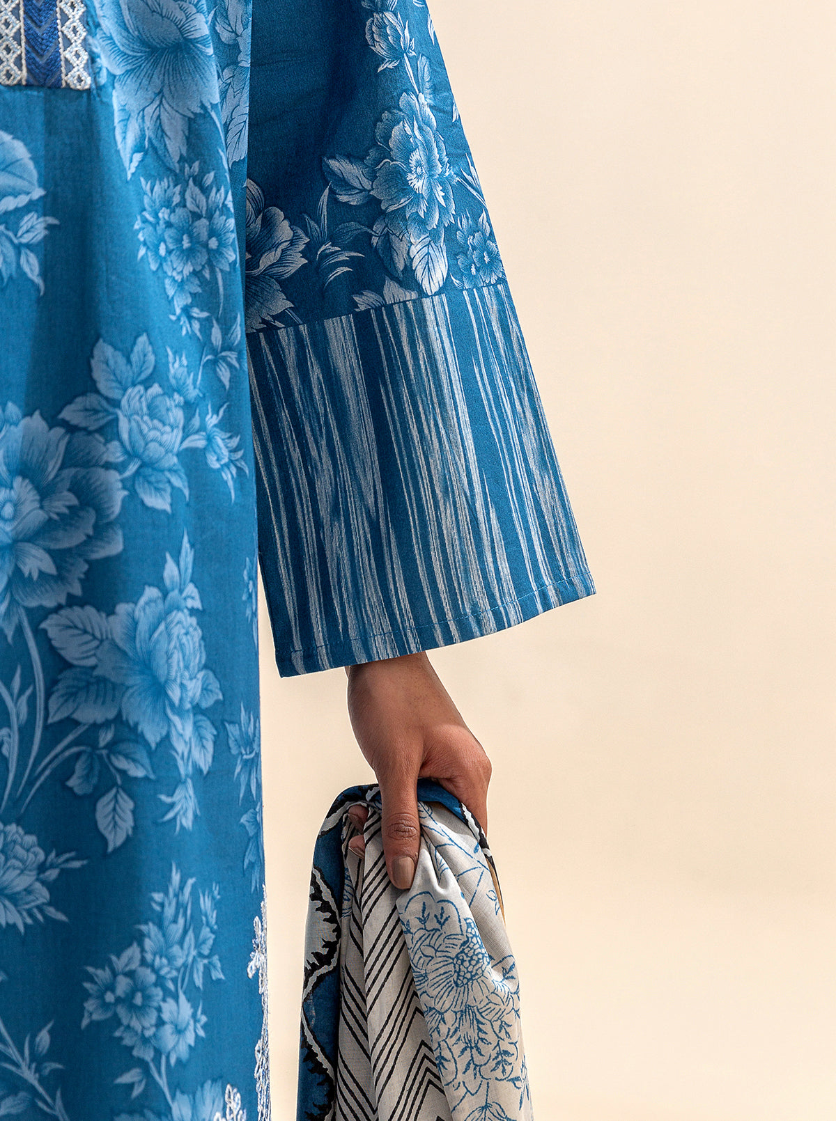 3 PIECE EMBROIDERED LAWN SUIT-ROYAL RENDEZVOUS BT-MORBAGH SU_24   