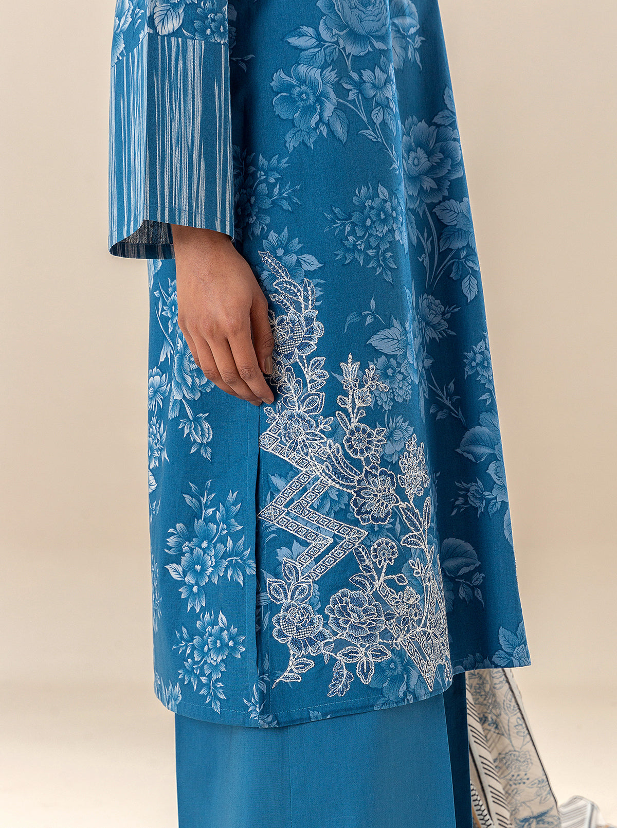 3 PIECE EMBROIDERED LAWN SUIT-ROYAL RENDEZVOUS BT-MORBAGH SU_24   