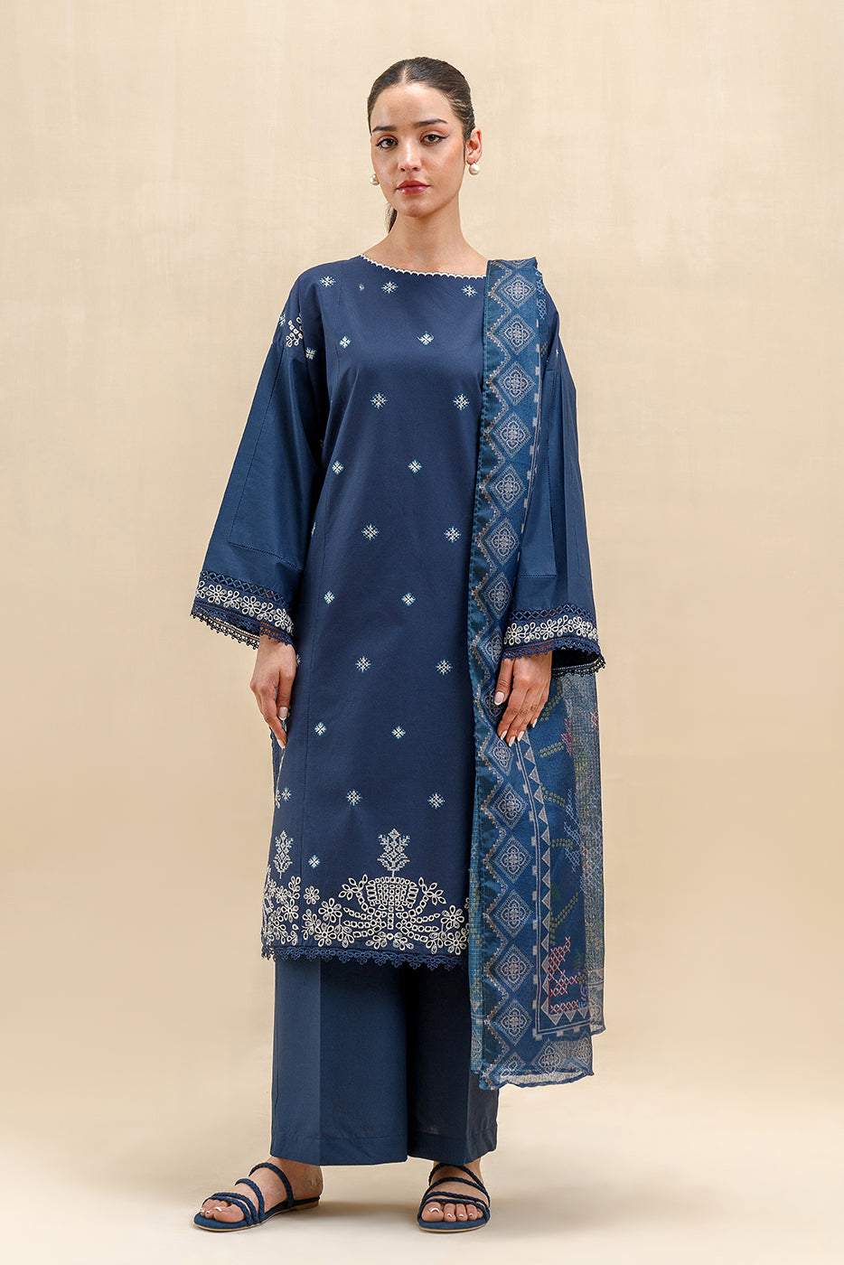 3 PIECE EMBROIDERED LAWN SUIT-NAVY AURA (UNSTITCHED)