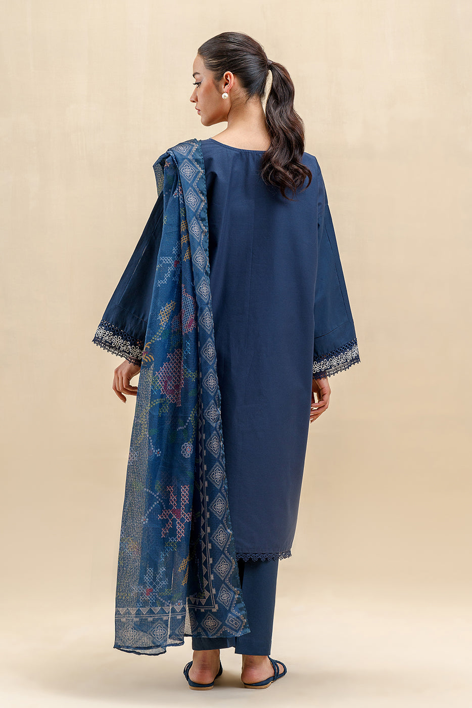 3 PIECE EMBROIDERED LAWN SUIT-NAVY AURA (UNSTITCHED)