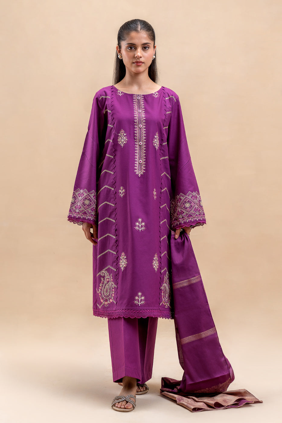 3 PIECE EMBROIDERED LAWN SUIT-MAJESTIC BLOOM (UNSTITCHED)