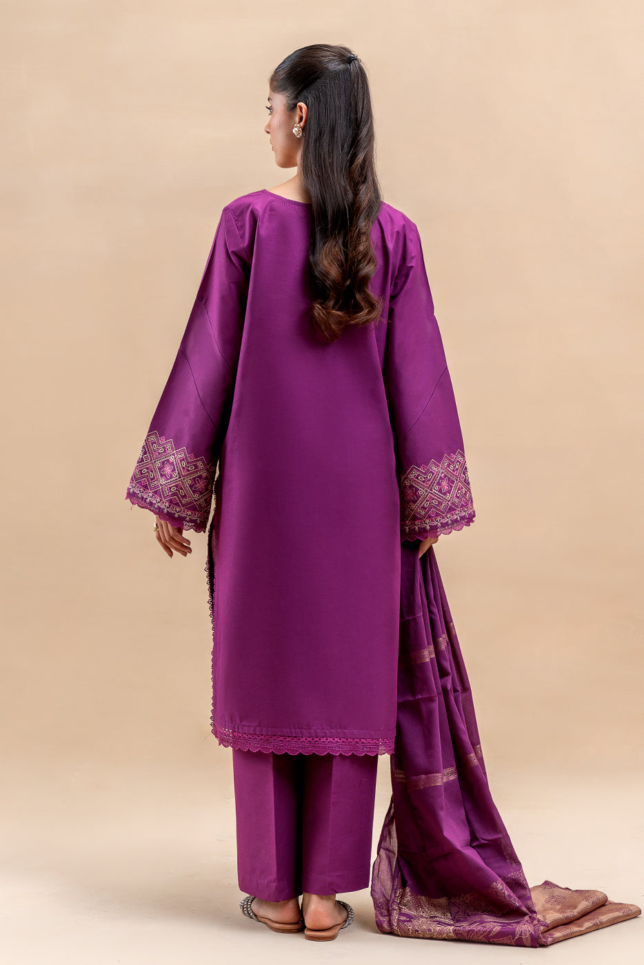 3 PIECE EMBROIDERED LAWN SUIT-MAJESTIC BLOOM (UNSTITCHED)