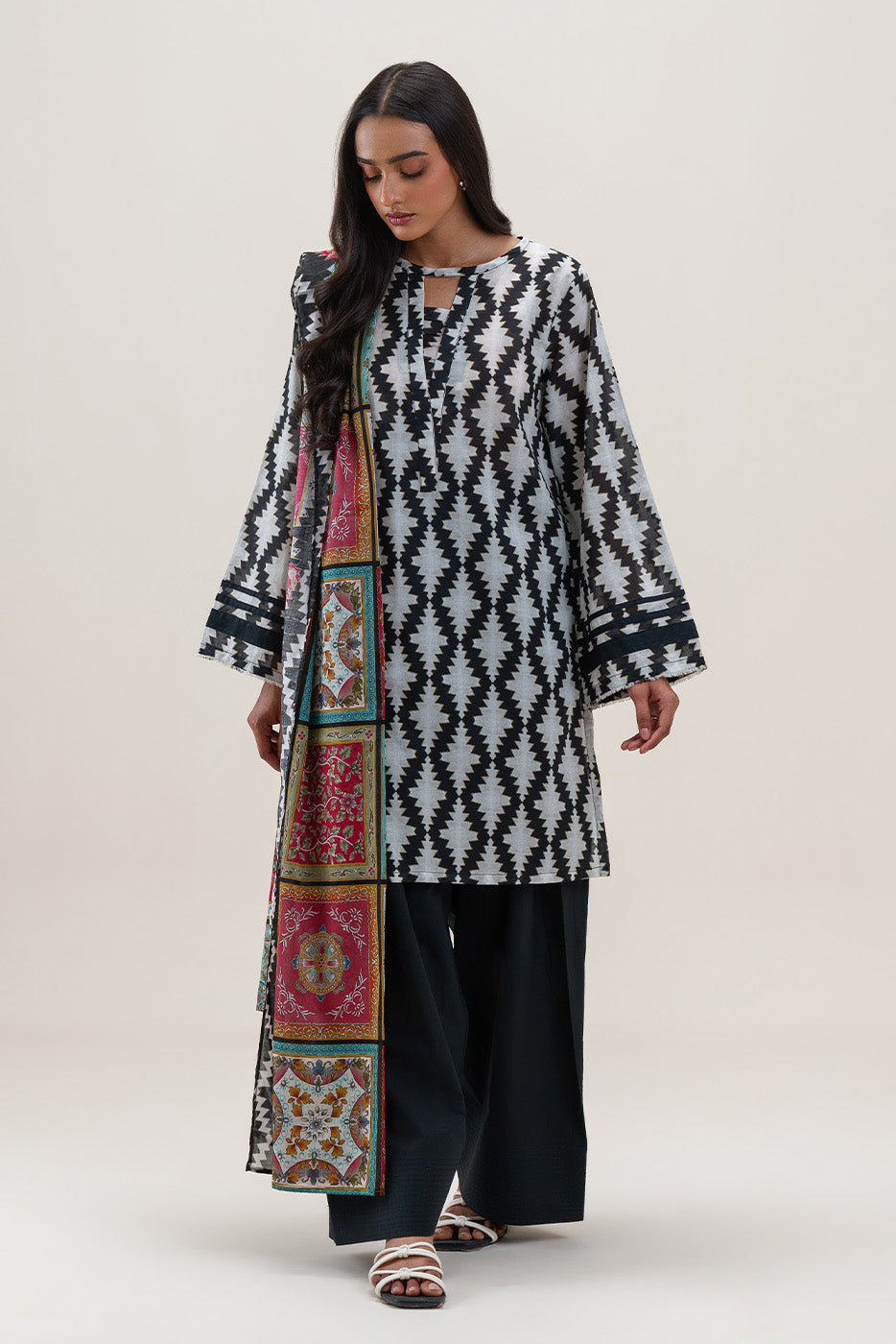2 PIECE PRINTED LAWN SUIT-MONOCHROMATIC TALE (UNSTITCHED)