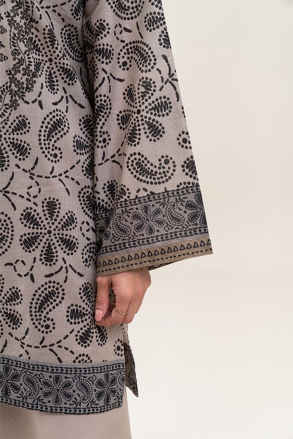 3 PIECE PRINTED LAWN LAWN SUIT-BEIGE STITCH (UNSTITCHED)