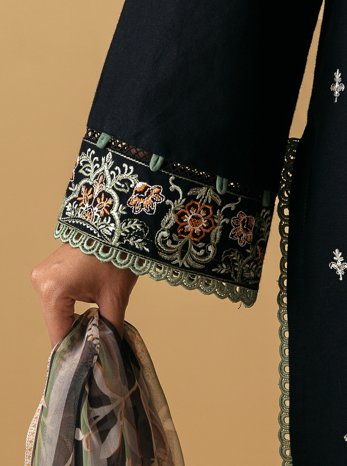 3 PIECE - EMBROIDERED KHADDAR SUIT - NOMADIC EDGE MORBAGH WN_22   