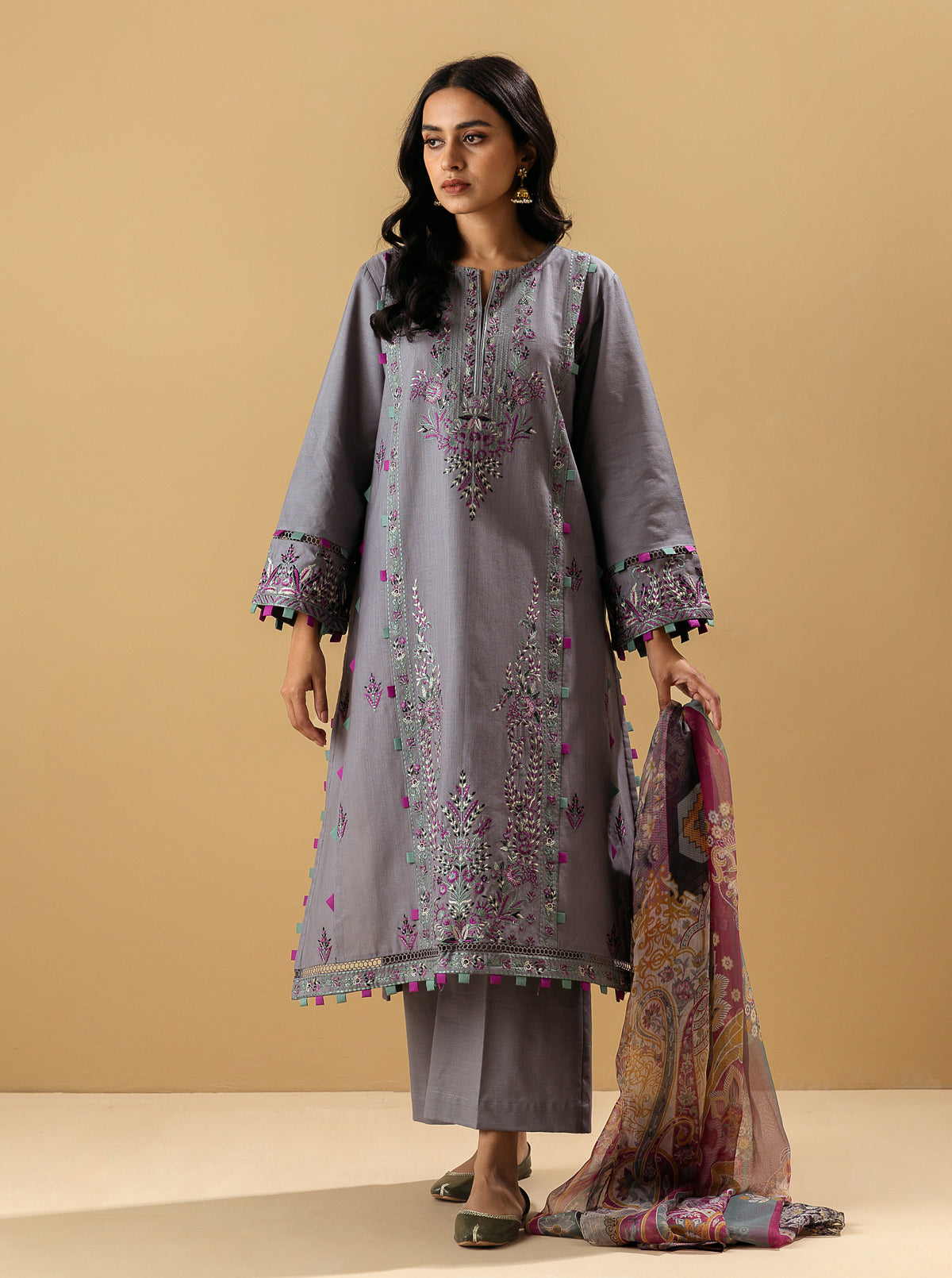 3 PIECE - EMBROIDERED KHADDAR SUIT - FROST GRAY MORBAGH WN_22   