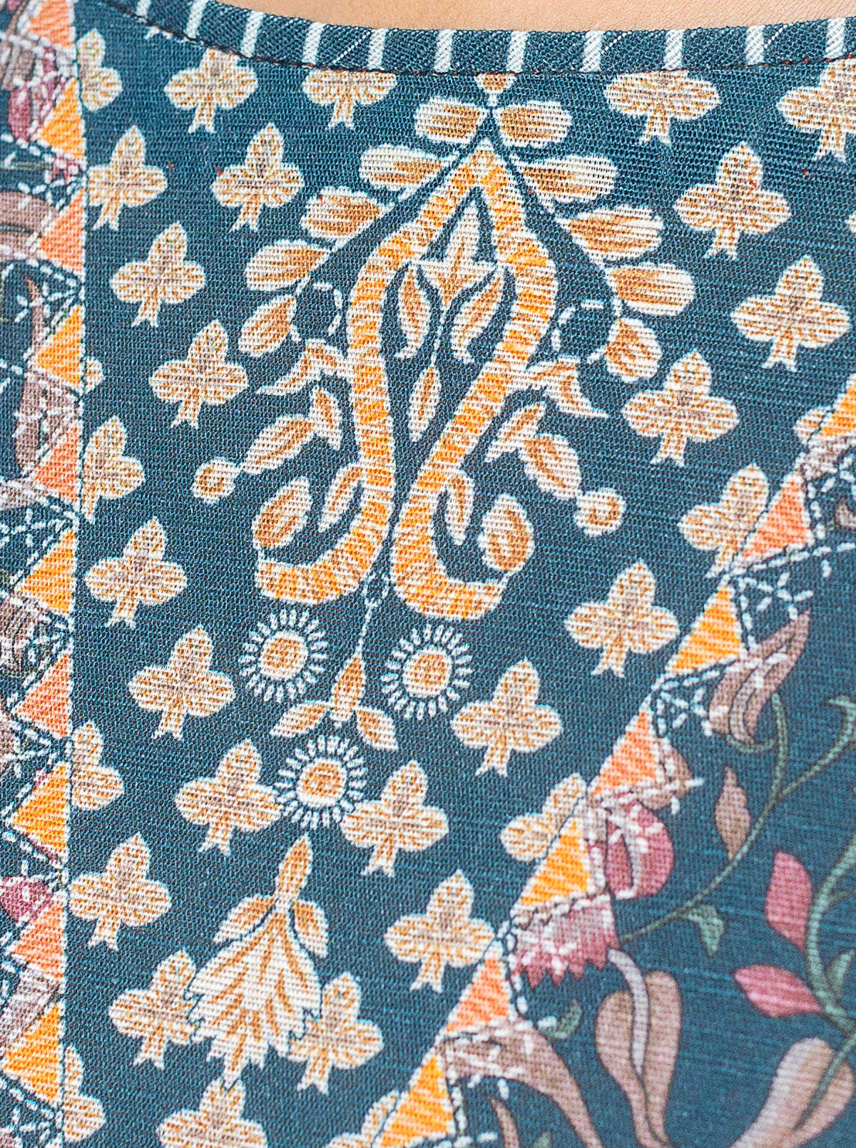 3 PIECE PRINTED KHADDAR SUIT-DUSKY ORCHID (UNSTITCHED)