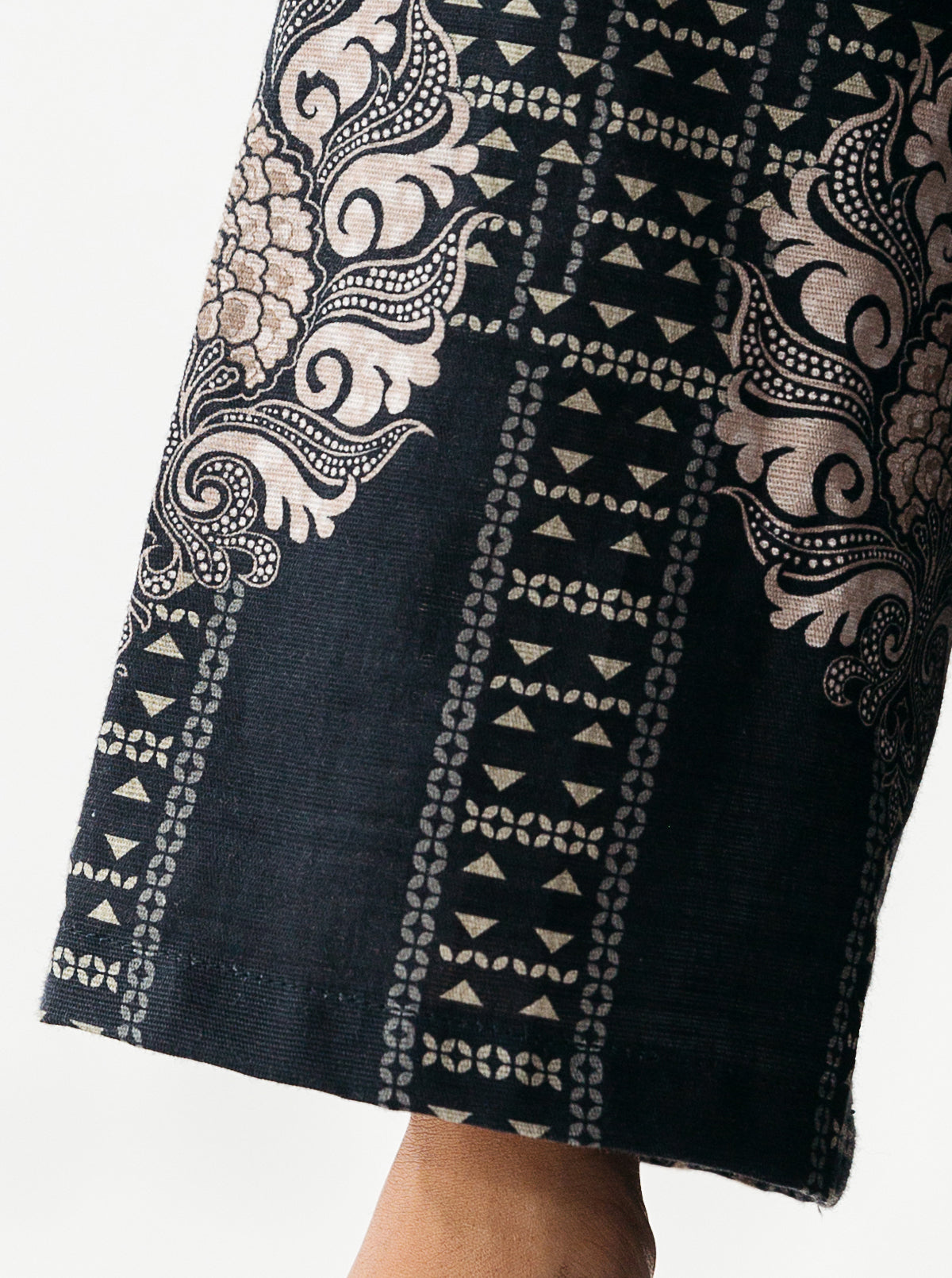 3 PIECE - EMBROIDERED KHADDAR SUIT - NIGHTY SILVER MORBAGH WN_23   