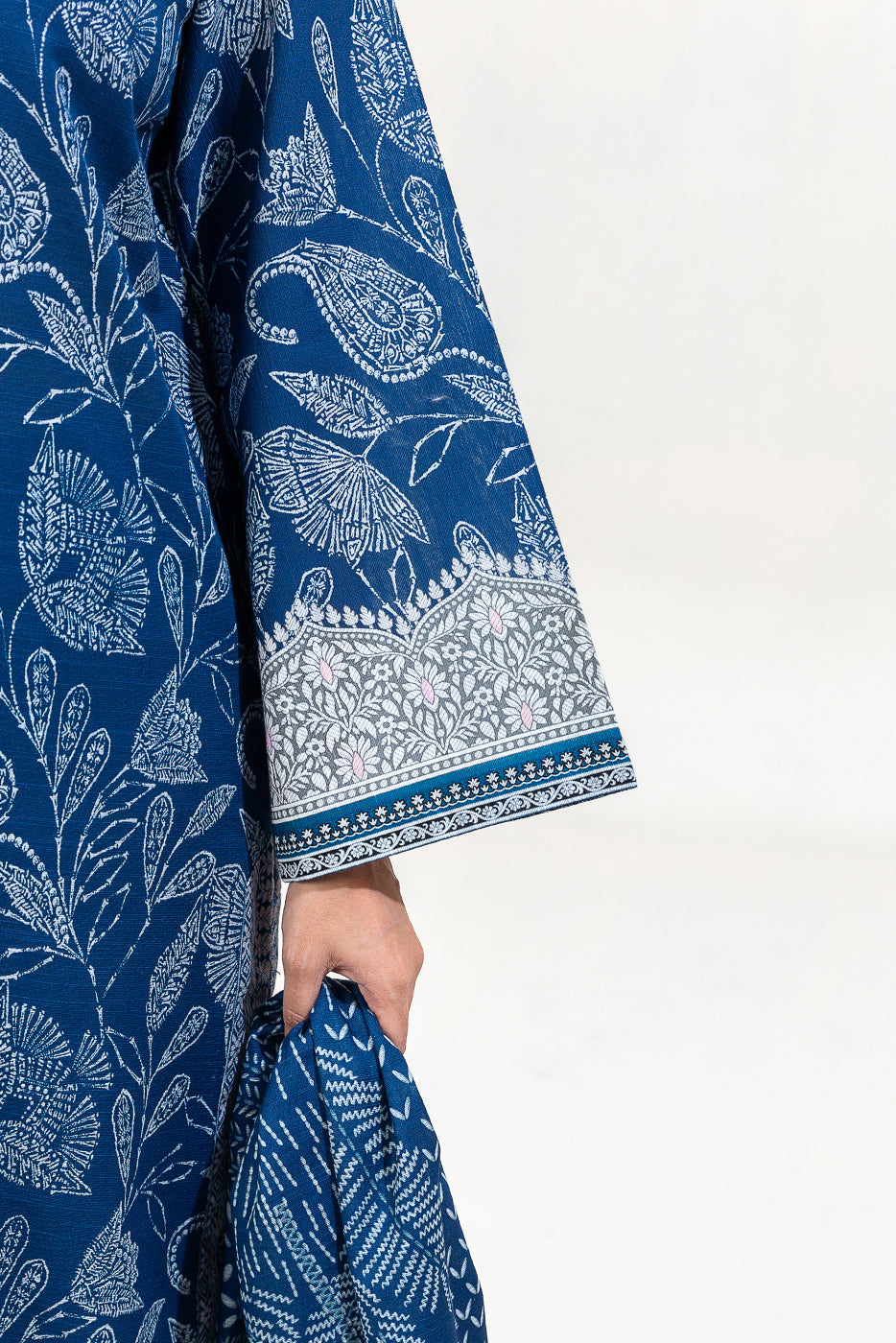 3 PIECE PRINTED KHADDAR SUIT-TURQOISE MEADOW (UNSTITCHED)