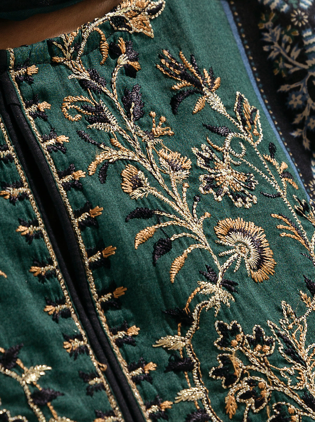 3 PIECE - EMBROIDERD LAWN SUIT - REGAL EBONY MORBAGH SU_23   