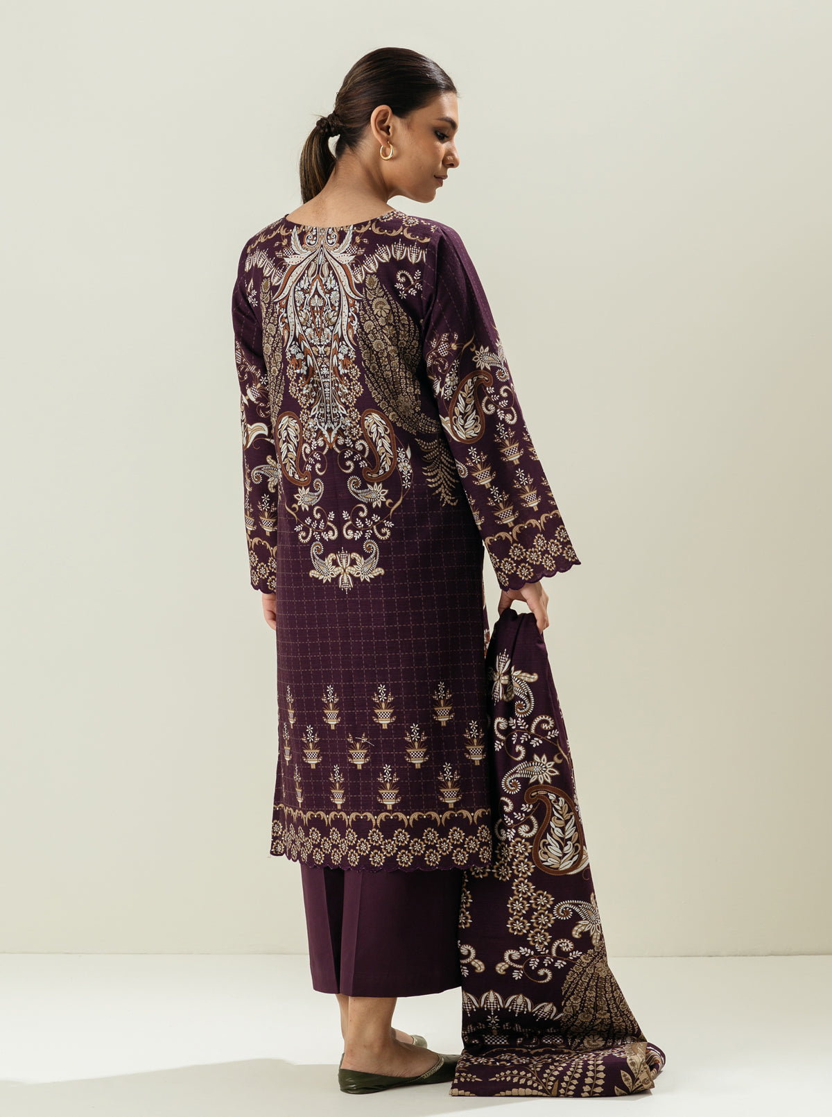 3 PIECE - EMBROIDERED  KHADDAR SUIT - FLATTERING PLUM MORBAGH WN_22   