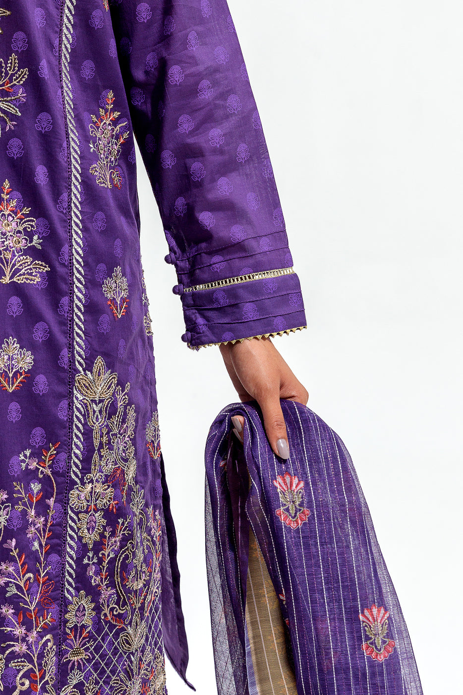 3 PIECE EMBROIDERED LAWN  SUIT (LUXURY PRET)