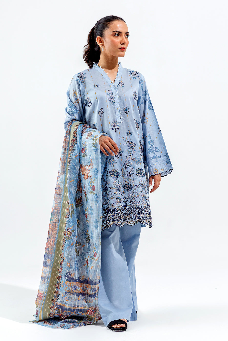 3 PIECE EMBROIDERED LAWN SUIT (LUXURY PRET)