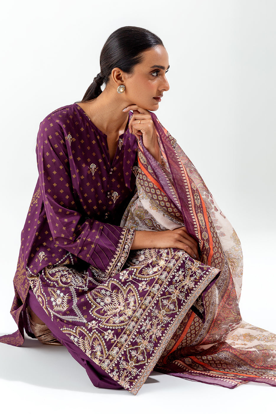 3 PIECE EMBROIDERED LAWN  SUIT (LUXURY PRET)