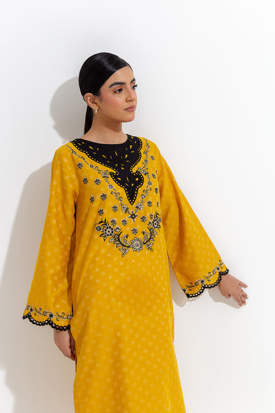 2 PIECE EMBROIDERED JACQUARD SUIT (PRET)