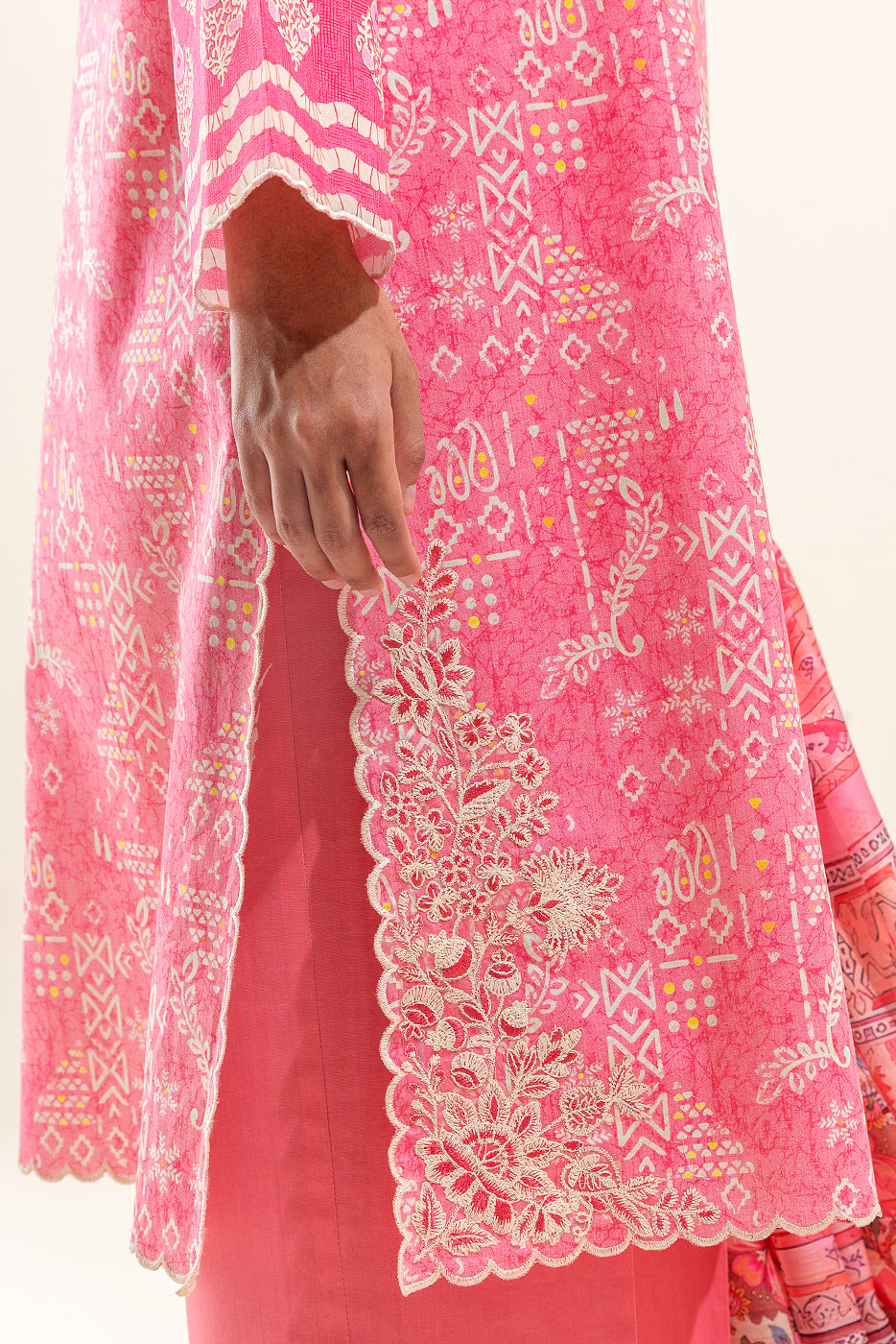 3 PIECE EMBROIDERED LAWN SUIT-ROUGE GLEAM (UNSTITCHED)